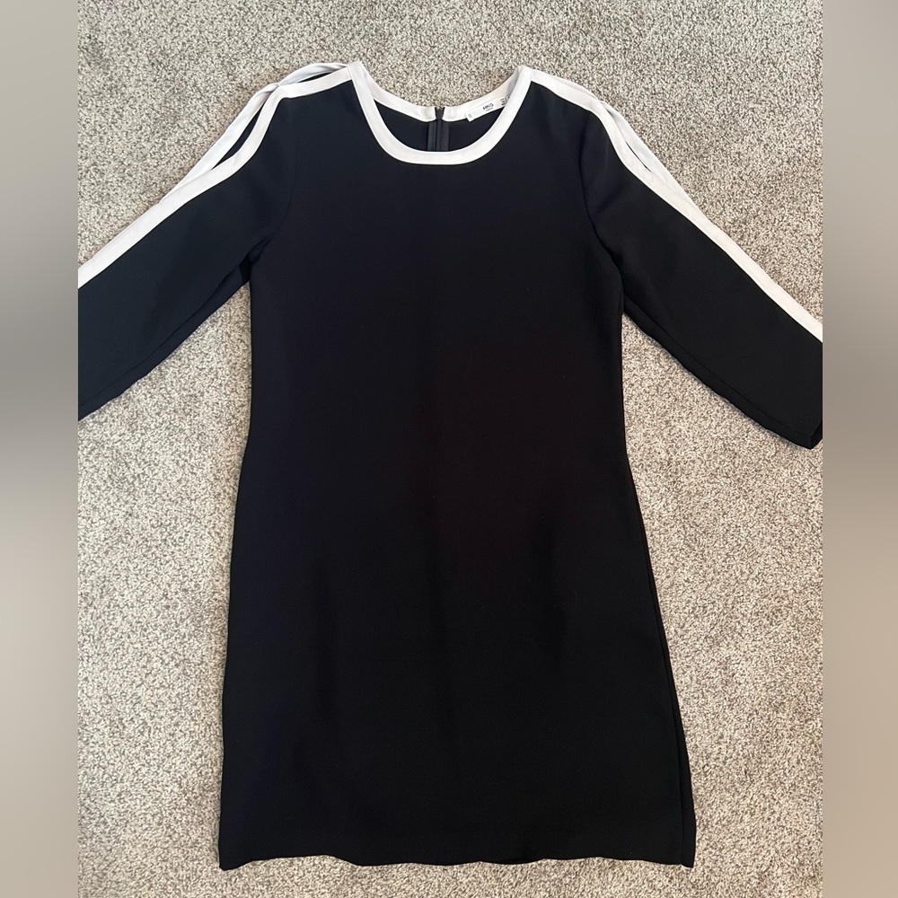 Mango Mini Dress 3/4 key hole sleeves